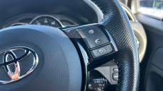 Toyota Yaris 1.33 VVT-i Design 5dr Petrol Hatchback